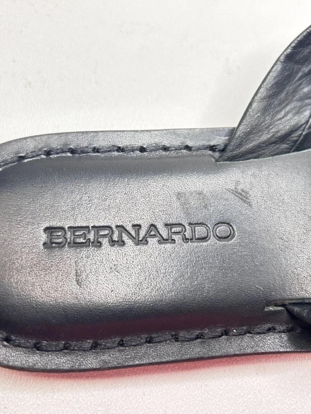 Womens BERNARDO Lillian Black Leather Bow Thong Flip Flops Sandals Size 8.5 M - Picture 7 of 9